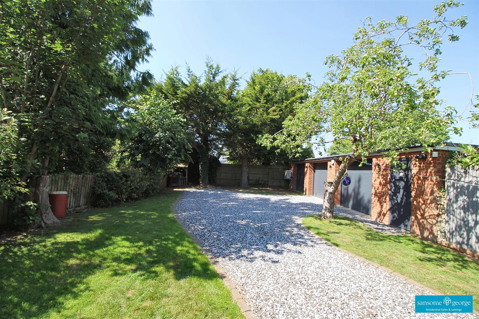 5 bed property in Penroath Avenue, Reading